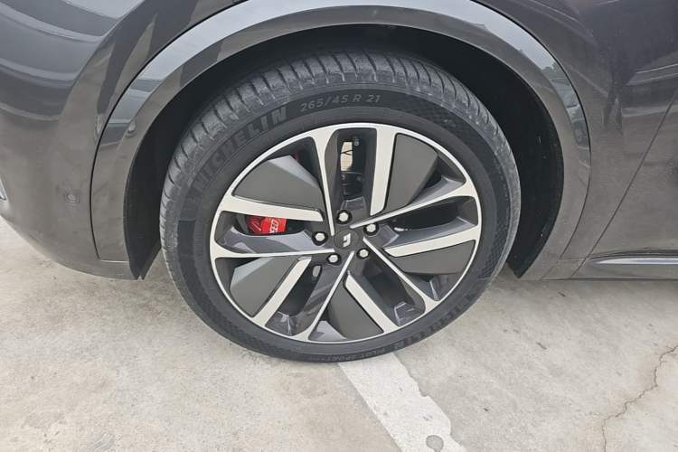 Used Li Auto L8 2024 Ultra Model
