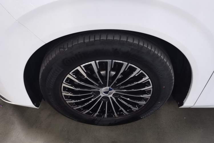 Used Denza D9 2023 DM-i 965 Luxury Model