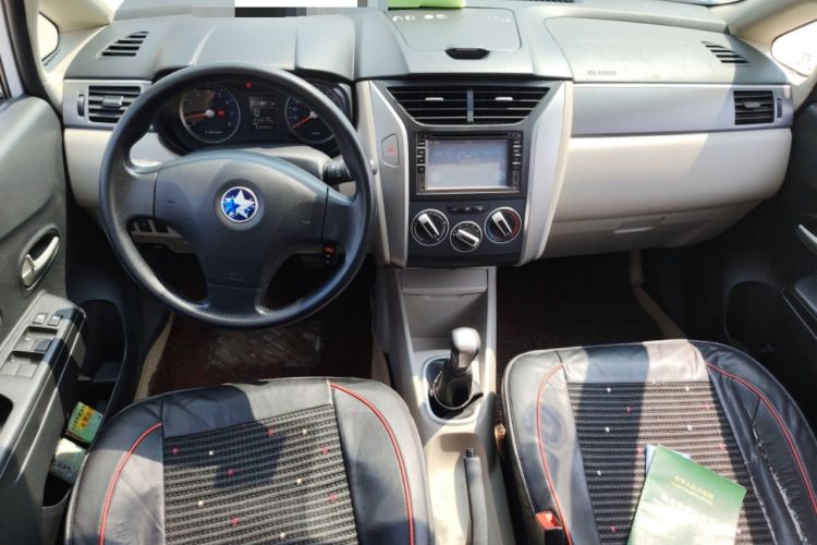 Used Venucia R50 2015 1.6L Manual Fashion Edition
