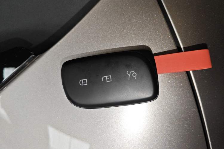 Used Lynk & Co Z10 2025 95 kWh 766 km Range Rear-Wheel Drive Max