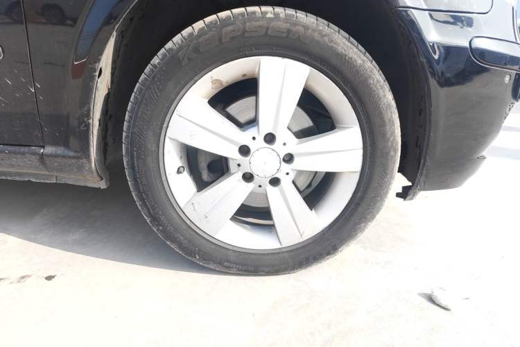 Used Mercedes-Benz Viano 2013 3.0L Comfort Edition Right Front Wheel Hub