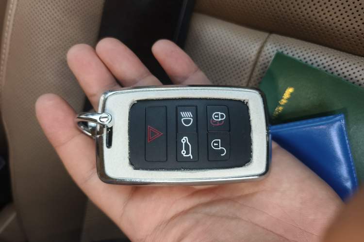 Used Land Rover Range 2023 3.0 L6 360 PS Grand Edition
