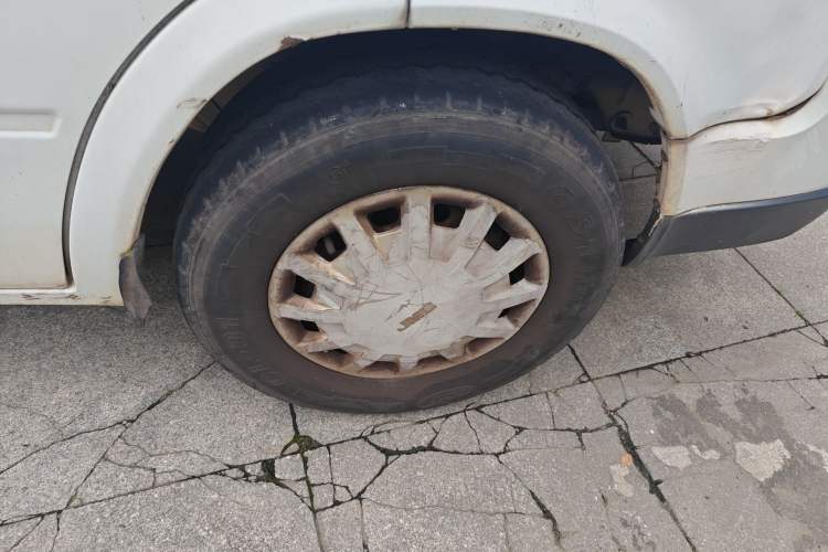 Used JMC Transit 2019 2.8T Commercial Version Long Wheelbase Mid-Roof 6-Seater Rear Single Tire China VI Emission Standard – JX493 Right Front Wheel Hub