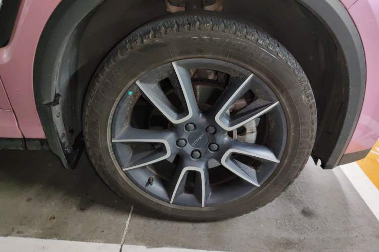 Used Lynk & Co 01 2021 2.0TD Two-Wheel-Drive Pro Trim Right Front Wheel Hub