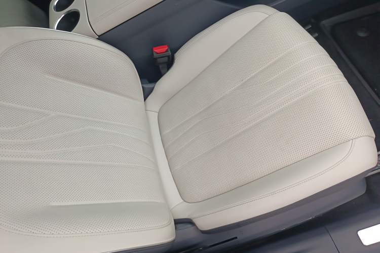 Used Geely Galaxy E8 2024 550 km Range Rear-Drive MAX
