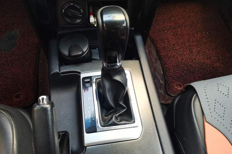 Used Toyota Prado 2016 2.7L Automatic Standard Edition Gear Lever