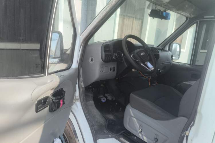 Used JMC Transit 2019 2.8T Commercial Version Long Wheelbase Mid-Roof 6-Seater Rear Single Tire China VI Emission Standard – JX493