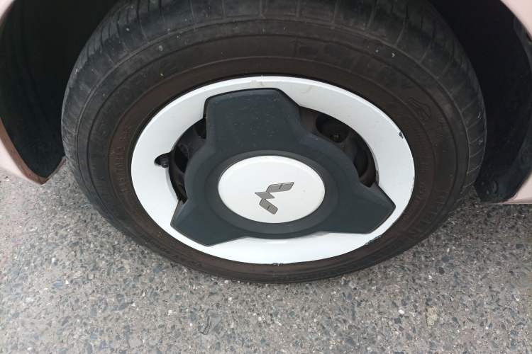 Used Wuling Hongguang MINIEV 2021 Macaron Premium Model – Lithium Iron Phosphate Left Front Wheel Hub