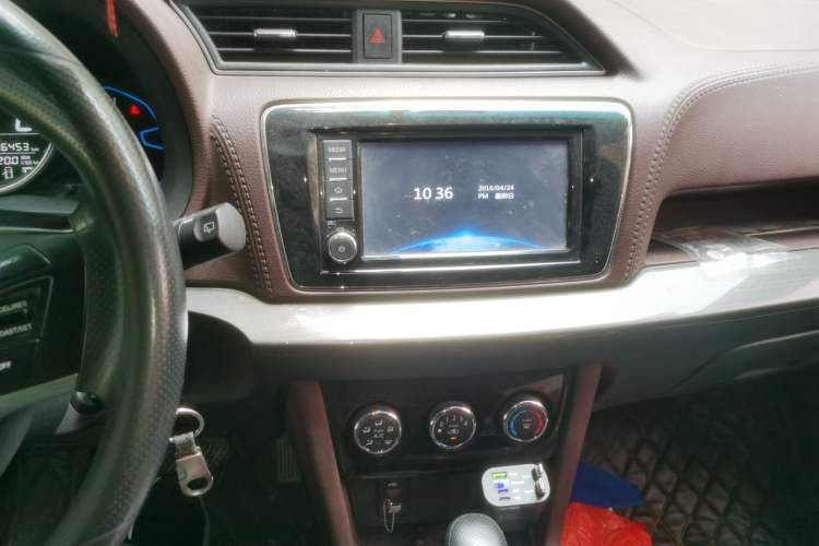 Used Venucia M50V 2019 1.6L CVT Luxury Edition Audio And AC Panel