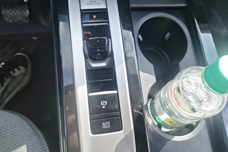 Used Volkswagen Tavendor 2025 Model 330TSI Luxury Journey—Shared Enjoyment Edition Gear Lever