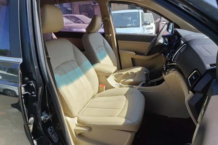 Used Baojun 730 2014 1.5L manual Comfort ESP version 7 seats