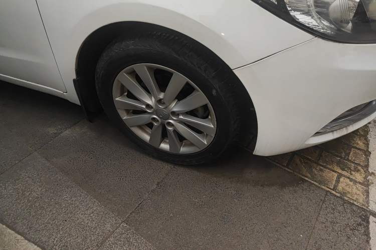 Used Kia K3 2015 1.6L Automatic GLS Right Front Wheel Hub