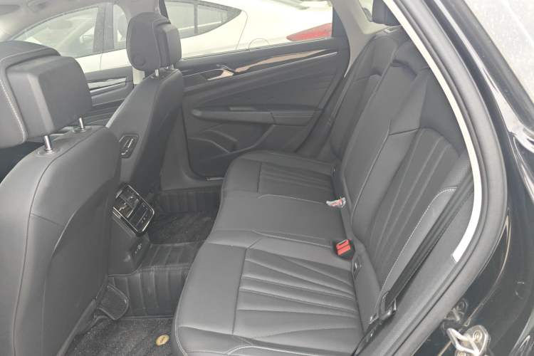 Used Volkswagen Passat 2025 Outstanding Model 380TSI Dragon Glory Edition
