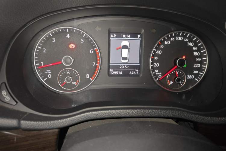 Used Volkswagen Passat 2014 1.8TSI DSG Ultimate Edition Odometer Close Up