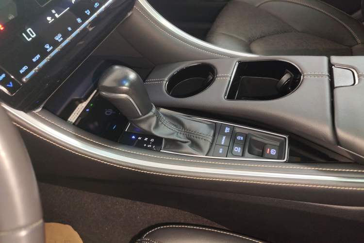 Used Toyota Avalon 2022 2.5L Luxury Edition Gear Lever