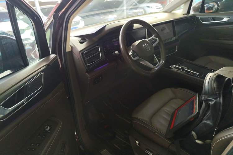 Used Volkswagen Viloran 2022 330TSI Luxury Edition
