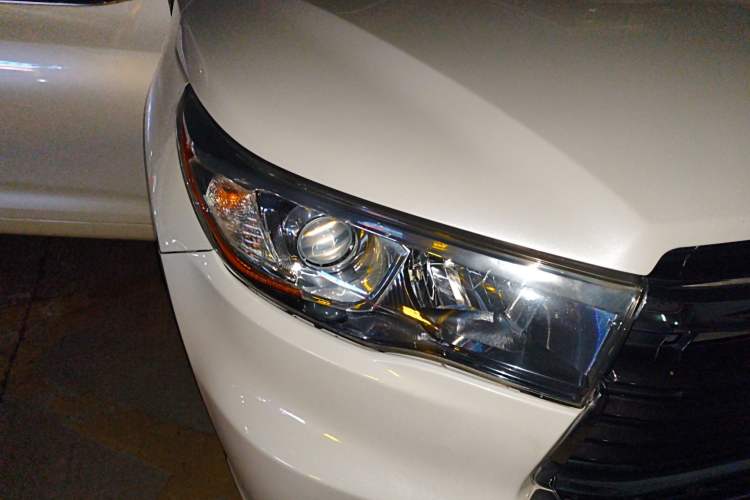 Used Toyota Highlander 2015 2.0T Two-Wheel Drive Luxury Edition 7 Seats Right Front Headlight