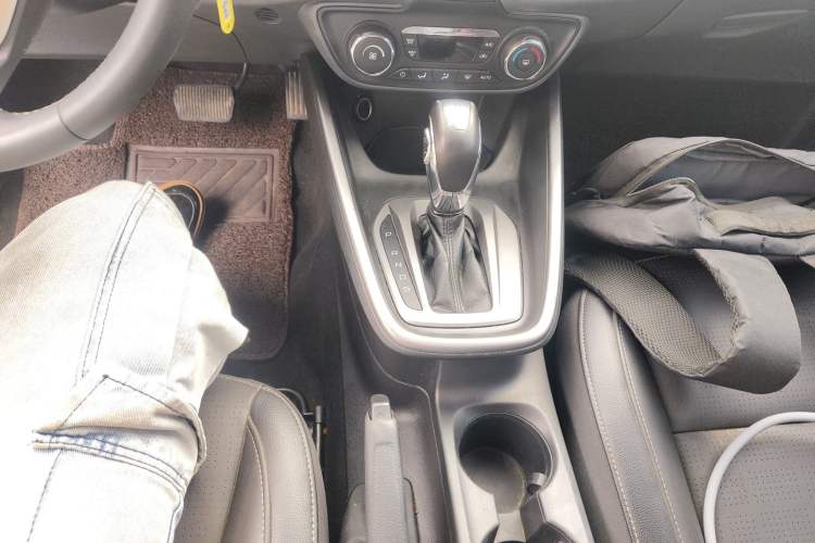 Used Ford Escort 2015 1.5L Automatic Fashion Model Gear Lever