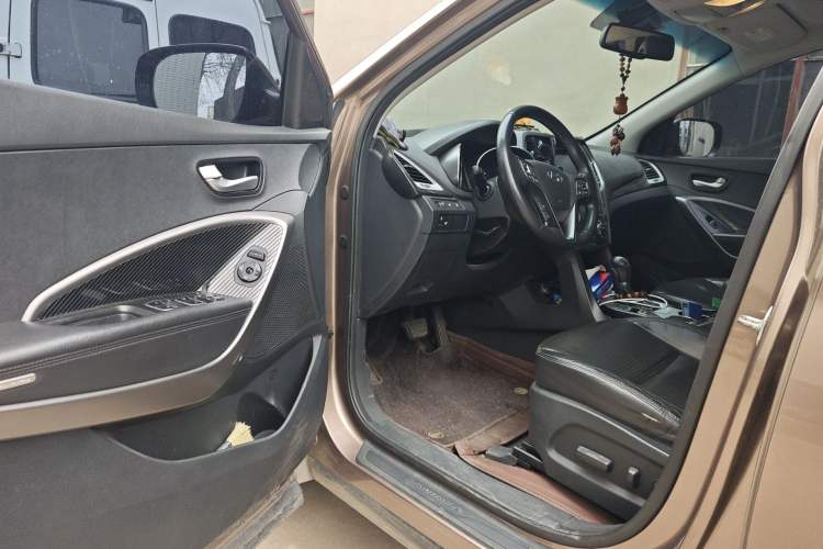 Used Hyundai Santa Fe 2013 2.4L Automatic Two-Wheel Drive Smart Version