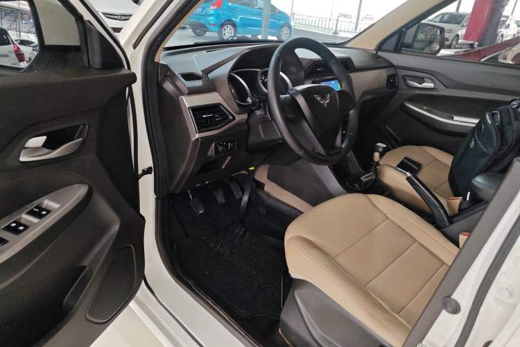 Used Wuling Hongguang 2019 1.5L S Comfort Edition China VI LAR
