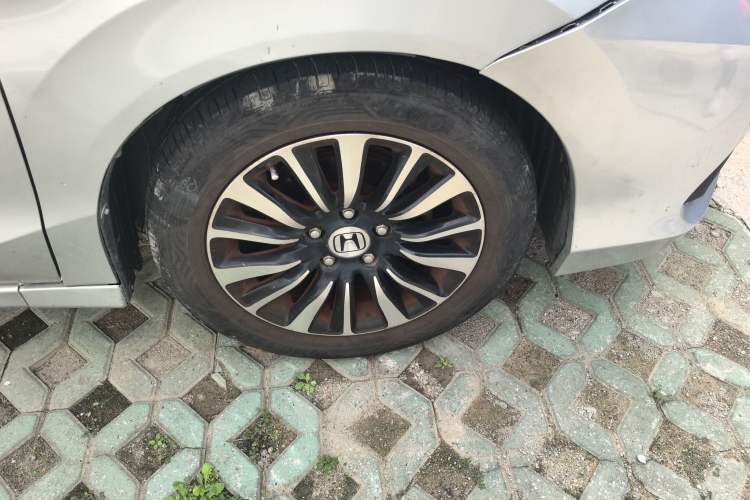 Used Honda Crider 2013 1.8L automatic luxury edition
