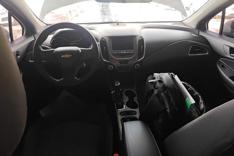 Used Chevrolet Cruze 2018 320 Automatic Pioneer Sunroof Edition
