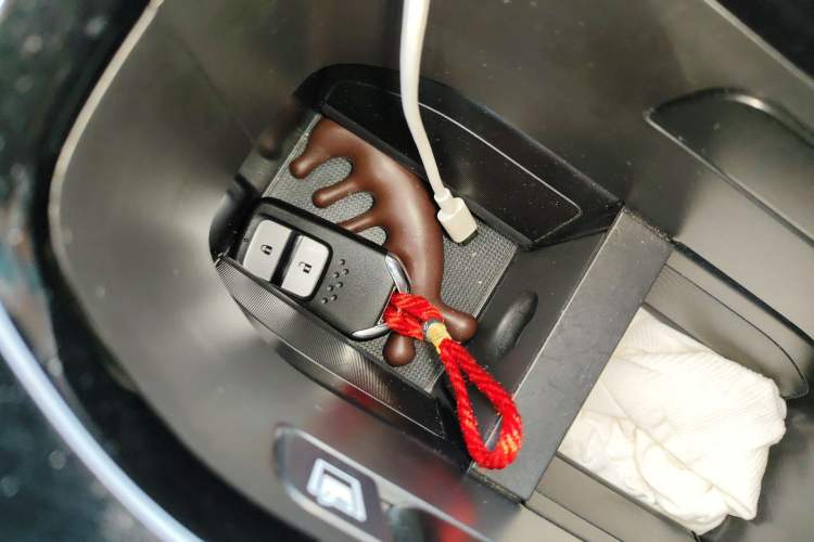 Used Honda Vezel 2017 1.8L CVT Front-Wheel Drive Pioneer Edition Vehicle Key