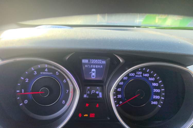 Used Hyundai Elantra (5th Generation / Langdong) 2013 1.6L Automatic Leading Model Odometer Close Up