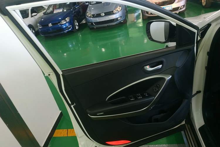 Used Hyundai Santa Fe 2015 2.0T Automatic 4x4 Smart 7-Seater