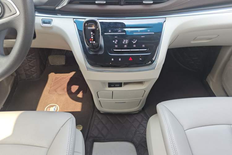 Used Buick GL8 2020 Land Cruiser Executive Class 652T Comfort Model
