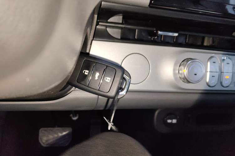 Used CHANGAN NEVO Lumin 2025 205 km Xiangqin Version Interior 1