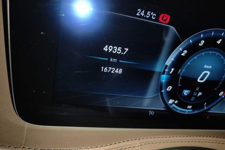 Used Mercedes-Benz Maybach S-Class 2018 S 450 4MATIC Odometer Close Up