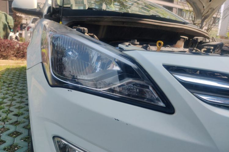 Used Hyundai Verna (older generation) 2014 1.4L Automatic Smart GLS Right Front Headlight