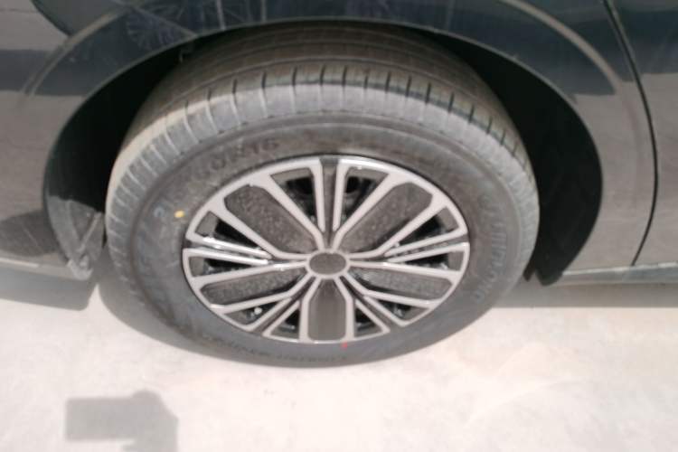 Used Geely Galaxy Stellar 6 2026 Model 125km Free-Style Edition Right Rear Wheel Hub