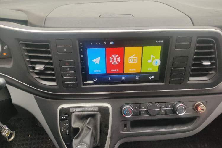 Used SAIC MAXUS Xintu V80 2023 2.0T AMT Classic Aoyuntong Power Version Long Wheelbase Mid-Roof Design 6/7/8/9-Seater