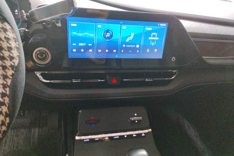 Used Wuling Victory 2020 1.5T CVT Flagship Edition Audio And AC Panel