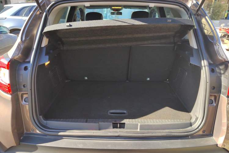 Used Renault Captur 2015 1.2T Automatic Luxury First Edition
