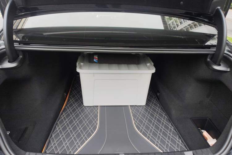 Used BMW 7 Series 2018 730Li Leading Model M Sport Package Trunk