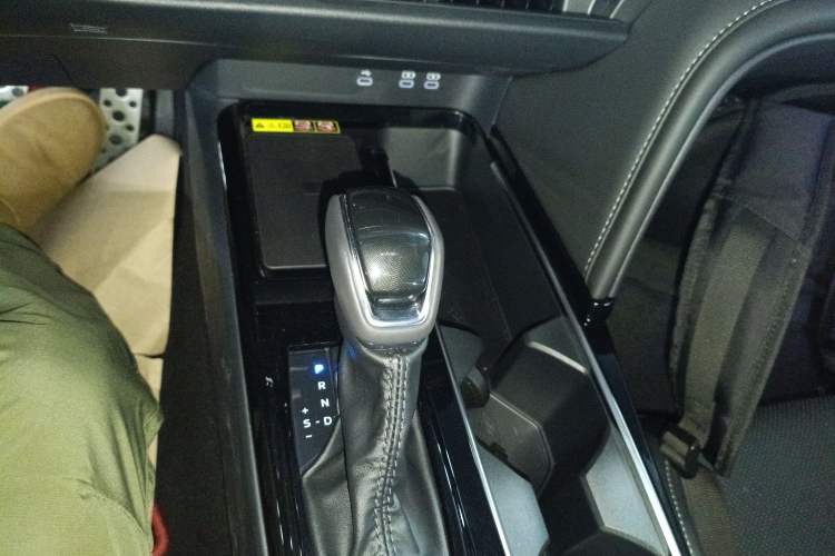 Used Toyota Camry 2026 Model Dual-Engine 2.0HSE Sport Lite Edition