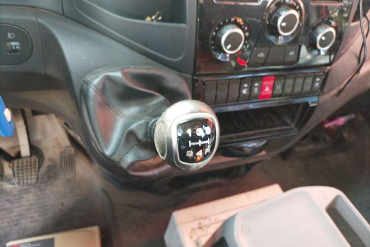 Used Iveco Eurocargo 2021 2.0T Manual Super Rui Long Wheelbase Short Overhang High Roof Side-Sliding Door F1A