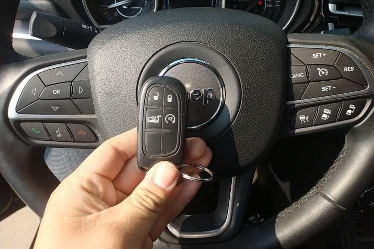 Used Jeep Grand Commander 2018 2.0T Four-Wheel Drive Smart Enjoyment Version China V Emission Standard
