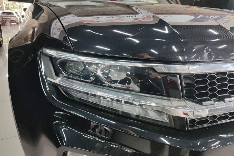 Used Zotye Domy X7 2017 Upgraded Edition 2.0T DCT Huangshan Model 7 Seats Right Front Headlight