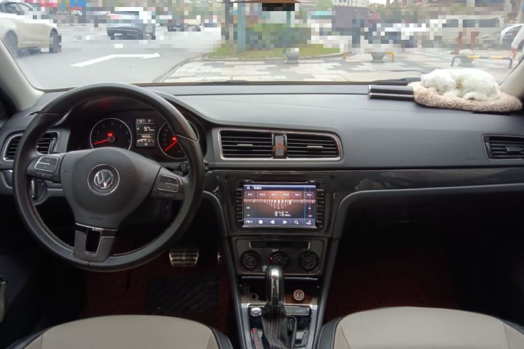 Used Volkswagen Cross Lavida 2014 1.6L Automatic