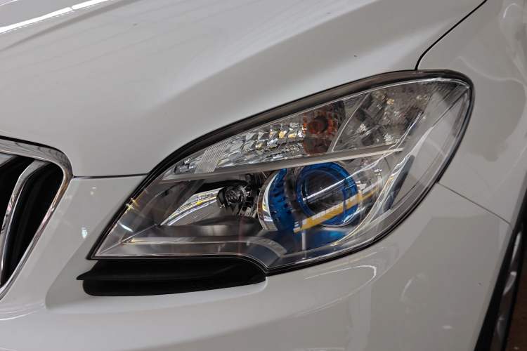 Used Buick Encore 2015 1.4T Automatic Two-Wheel Drive Urban Elite Version
