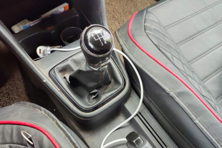 Used Volkswagen Jetta 2015 1.6L Manual Fashion Edition Gear Lever