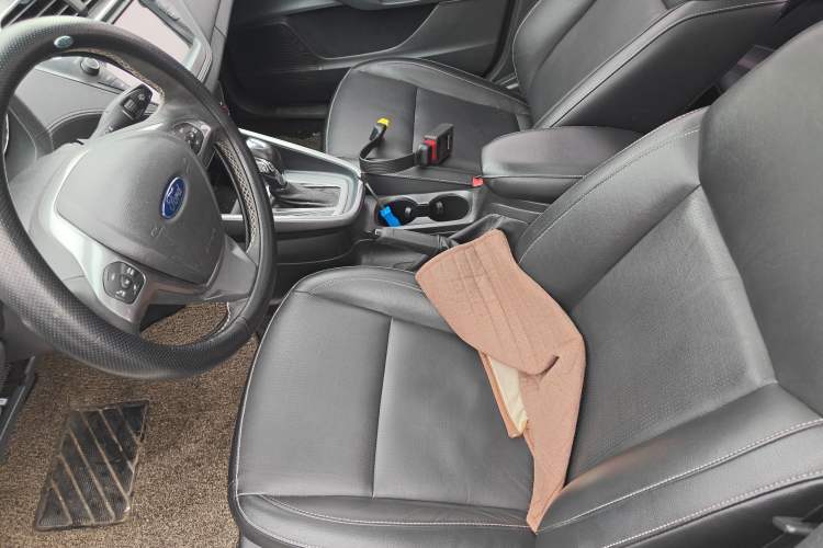 Used Ford Escort 2015 1.5L Automatic Fashion Model Left Front Seat