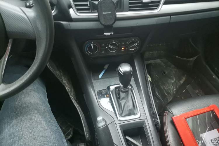 Used Mazda Mazda 3 Axela 2014 Sedan 1.5L Automatic Comfort Model
