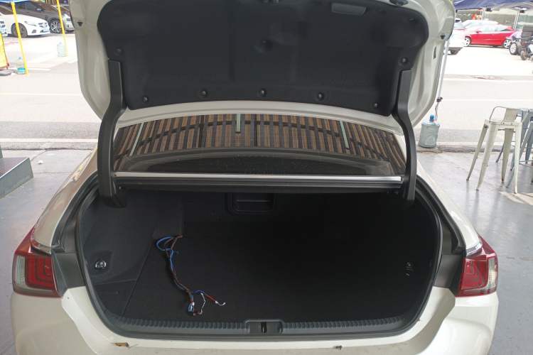 Used Lexus ES 2022 300h Excellence Edition
