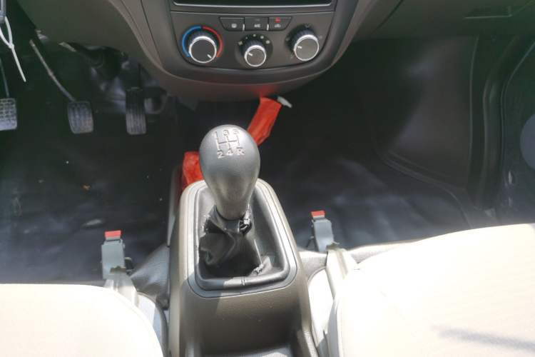 Used Wuling Rongguang S 2021 1.2L Base Model Window-Sealed 5-Seat LSI Car
