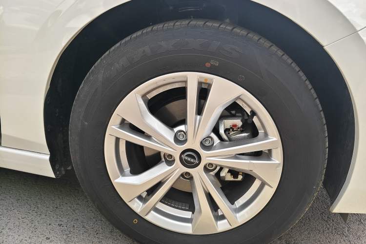 Used Nissan Sylphy 2026 Model 1.6L CVT Worry-Free Edition Right Front Wheel Hub